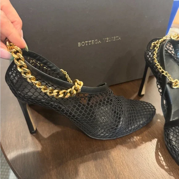 Bottega Veneta Black Mesh Heels with Gold Chain - Picture 2 of 9